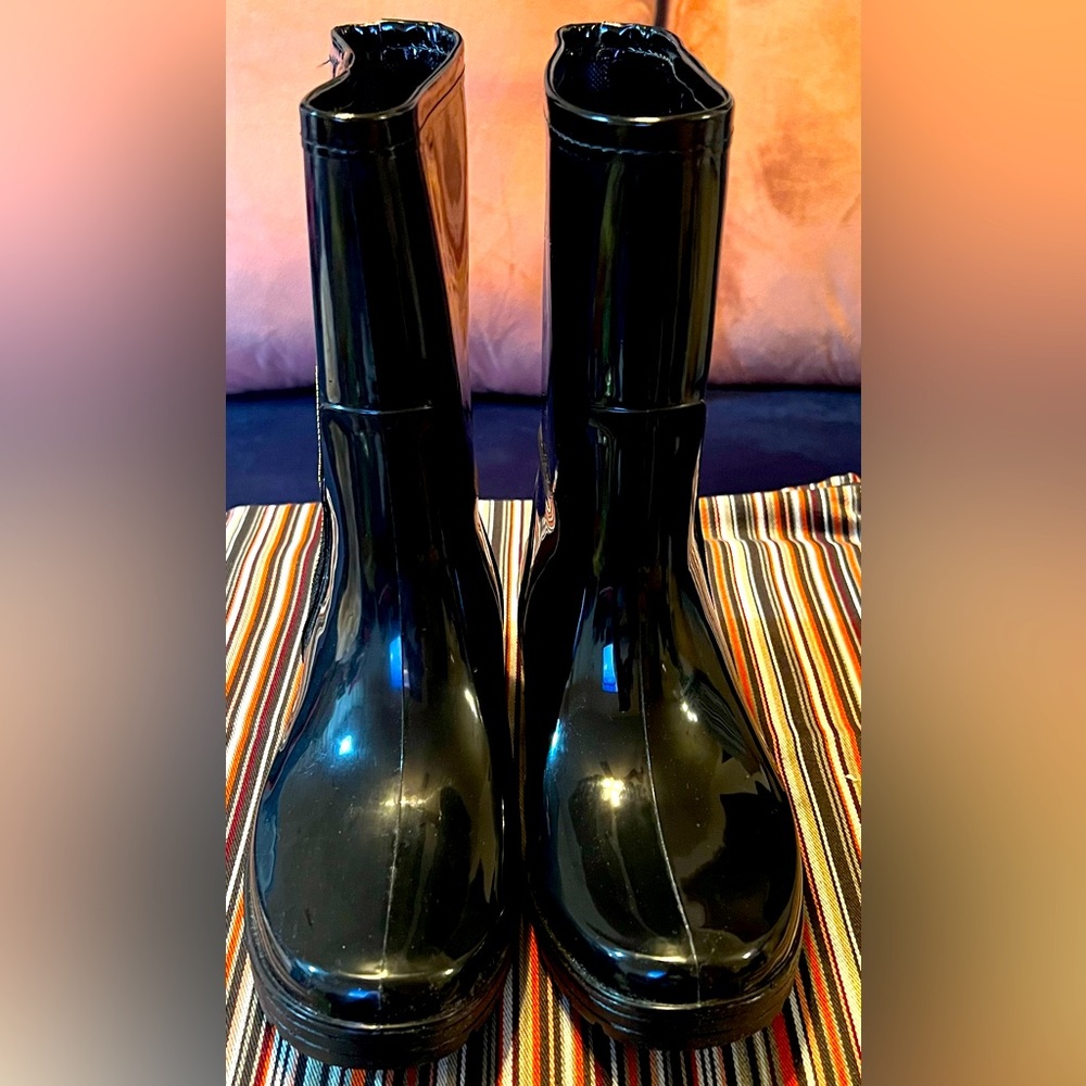 Unlisted by Kenneth Cole| Black| Mid-calf Zip Rain Boots| EUC